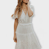 Vestido midi Lacey com decote em V e mangas curtas