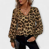 Blusa estilosa com padrão de leopardo