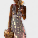 Vestido de pelúcia com decote em V e detalhes de lantejoulas