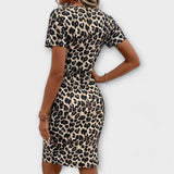 Vestido estiloso com padrão de leopardo