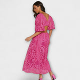 Vestido elegante com detalhes delicados