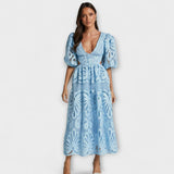 Vestido elegante com detalhes delicados