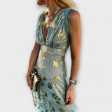 Vestido de pelúcia com decote em V e detalhes de lantejoulas