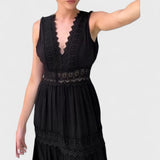 Sandra - Vestido Elegante de Renda com Decote em V