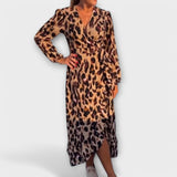 Vestido confortável com padrão de leopardo e decote em V