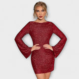 Vestido sem costas com lantejoulas e mangas longas