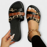 Sandálias leopardas com tiras cruzadas
