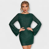 Vestido sem costas com lantejoulas e mangas longas