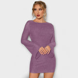 Vestido sem costas com lantejoulas e mangas longas